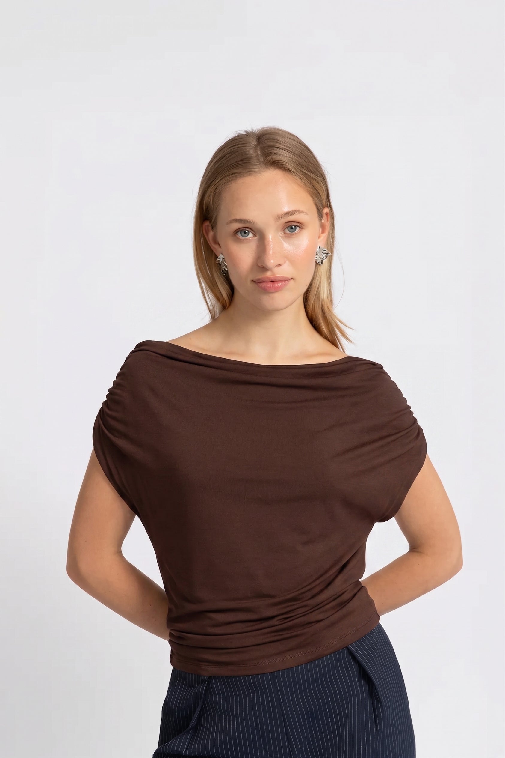 THE BELLA TOP BROWN