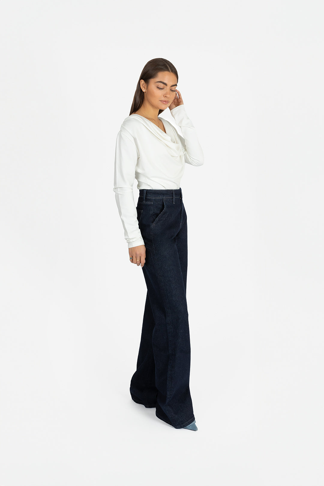 THE INDIGO JEANS