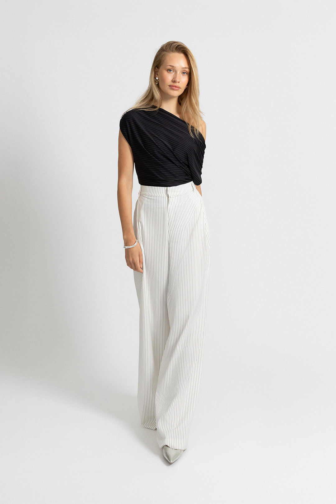 THE BELLA TOP BLACK STRIPE