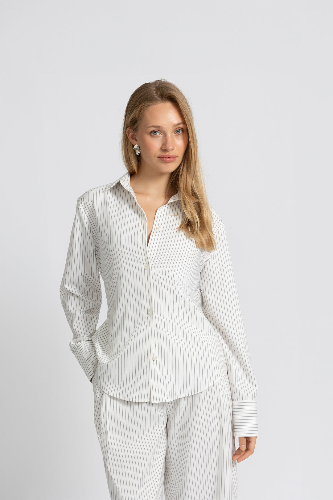 THE BOBBIE BLOUSE OFF-WHITE STRIPE