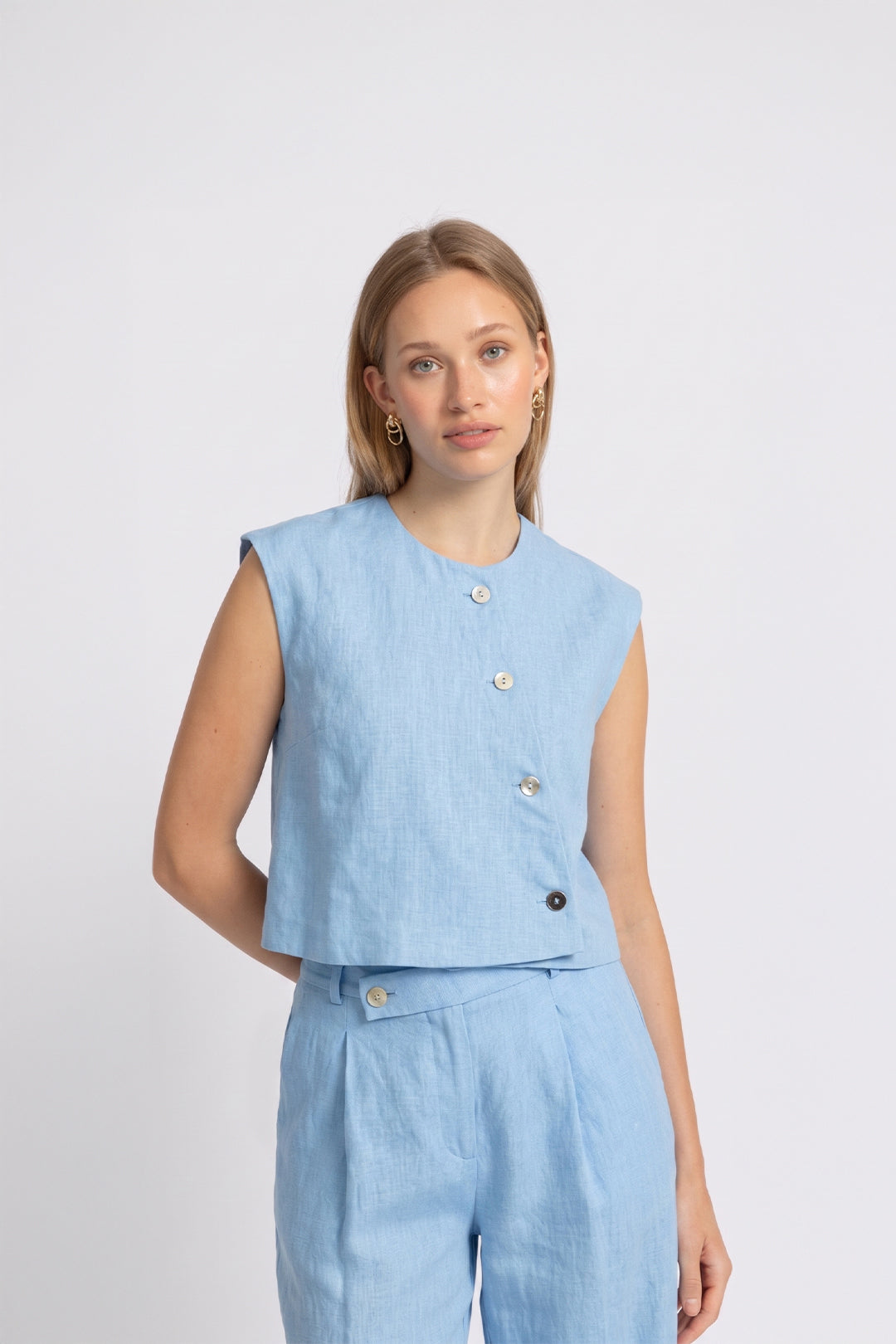 THE CATO GILET LIGHT BLUE