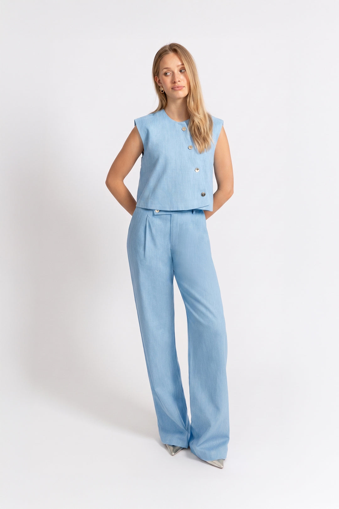 THE CATO GILET LIGHT BLUE