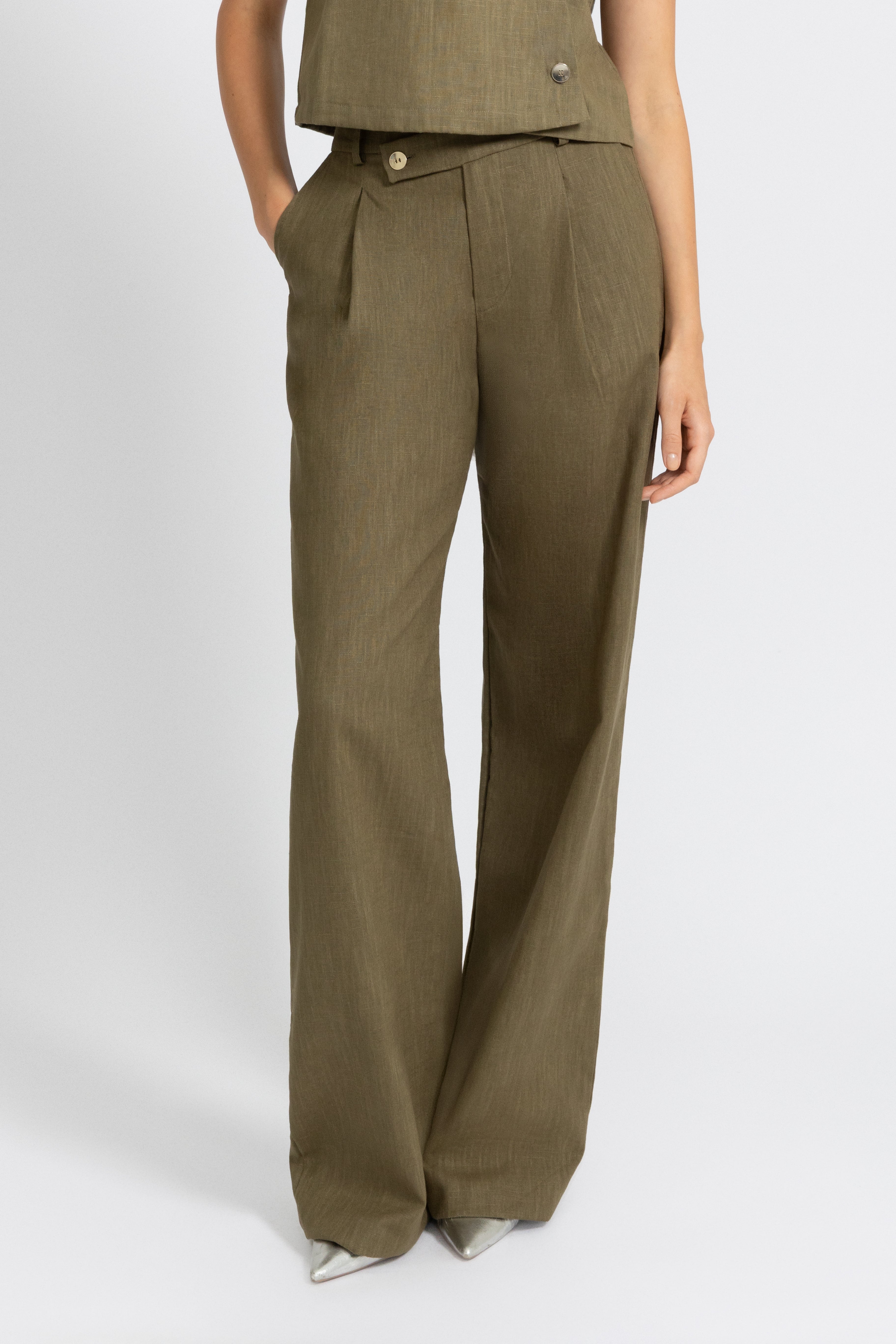 THE CATO PANTS KHAKI