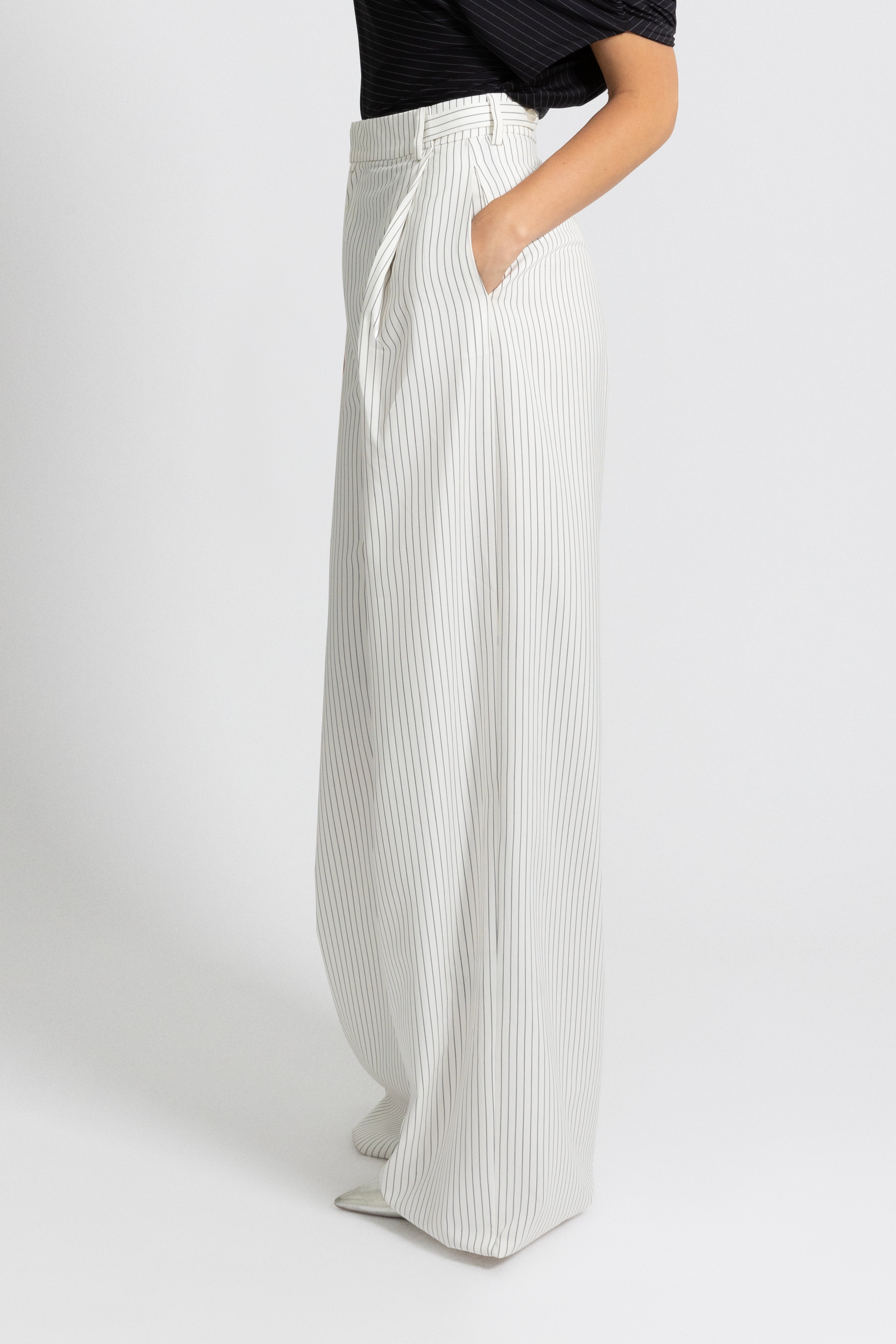 THE KELLY PANTS OFF-WHITE STRIPE