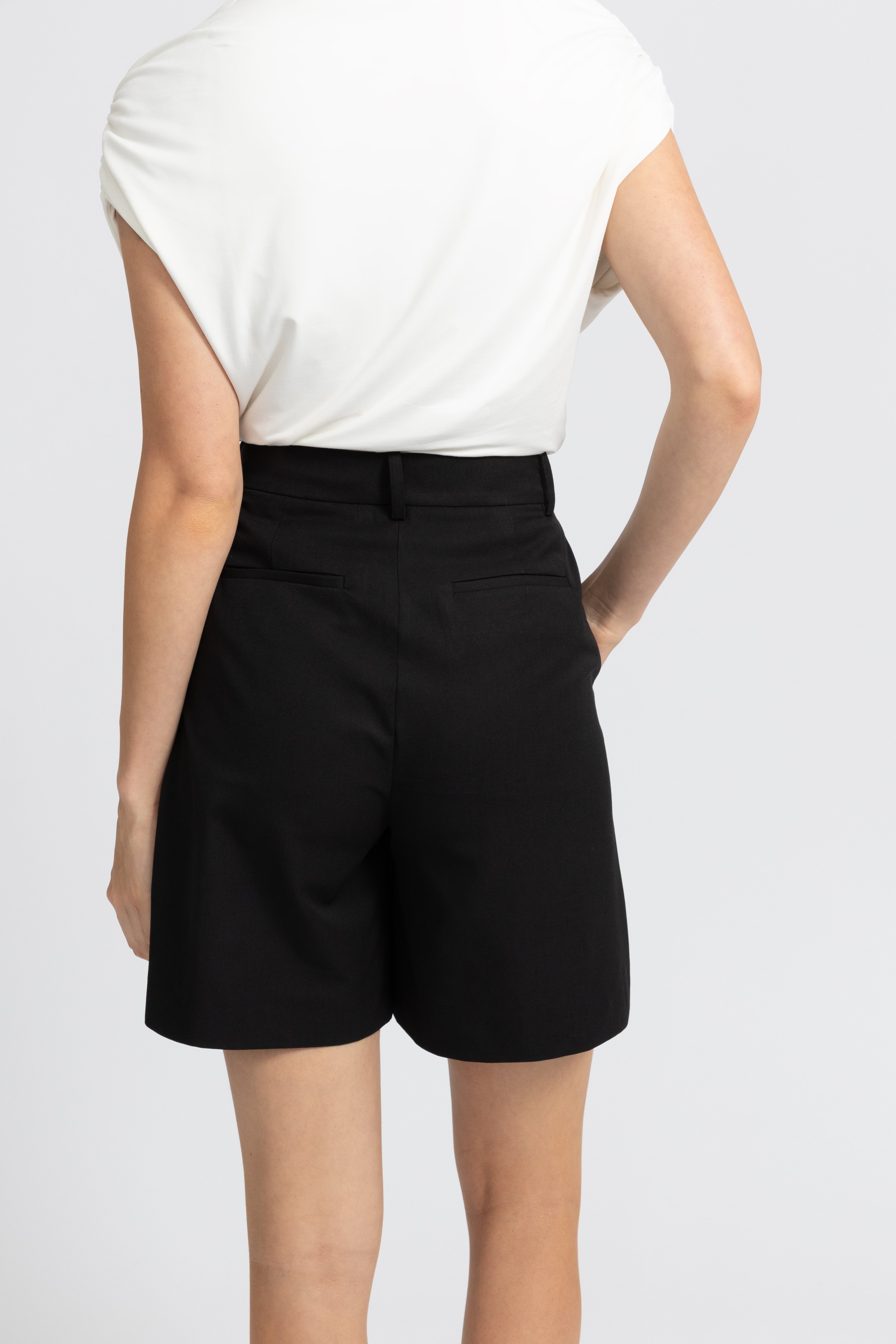 THE JESSI SHORTS BLACK