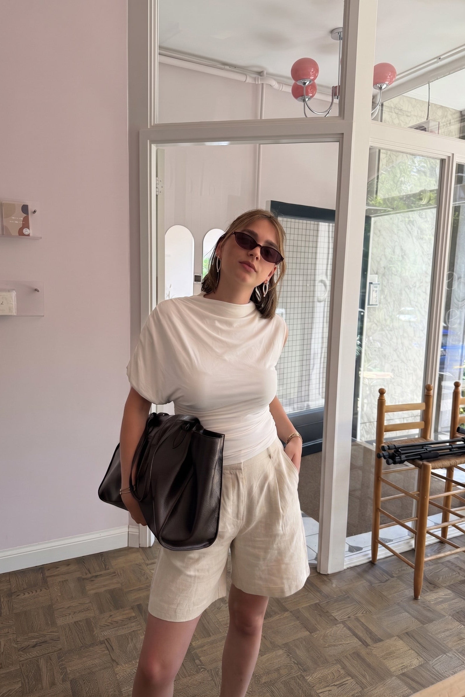 beigetrousersstreestyle.jpg