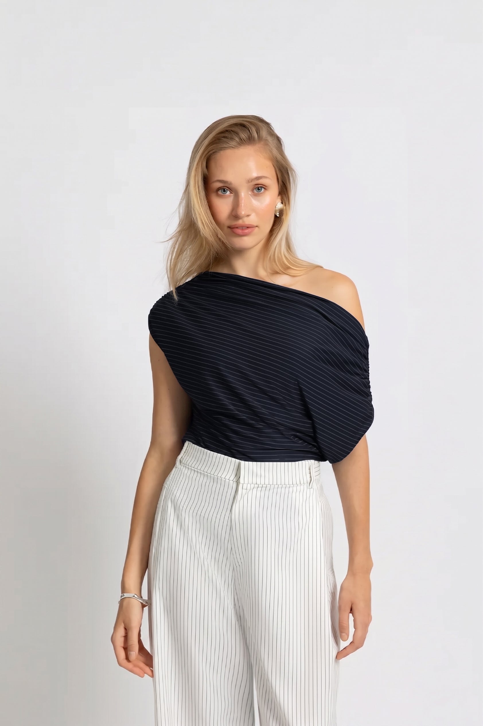 THE BELLA TOP NAVY STRIPE